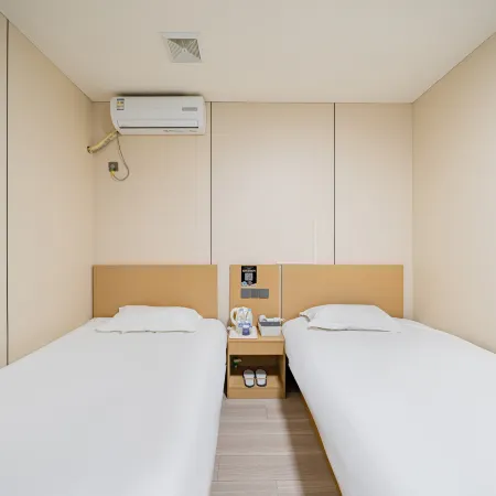 Jiting Youth Hostel (North Bund Pingliang Road Metro Station Branch)