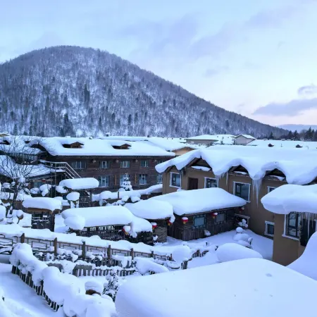 Xuegu Junbao Inn (China Snow Valley Scenic Area)