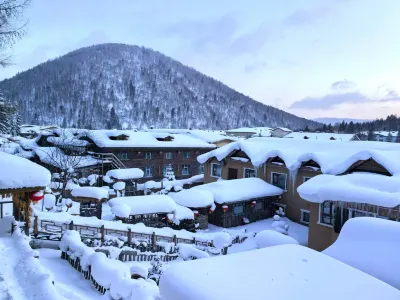 Xuegu Junbao Inn (China Snow Valley Scenic Area) โรงแรมในSnow Town Scenic Aera
