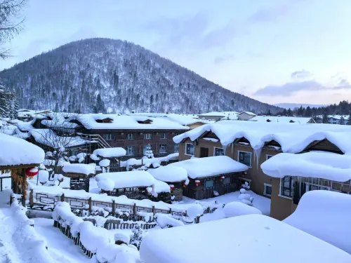 Xuegu Junbao Inn (China Snow Valley Scenic Area)