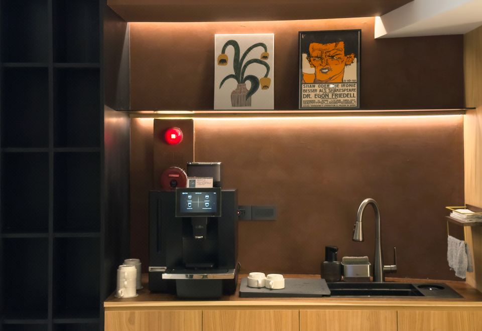 나인 호텔 썸네일