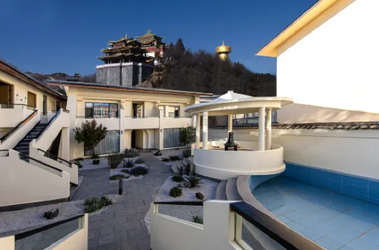 半渡·供氧Holiday Villa設計師奢享度假民宿（獨克宗古城店）