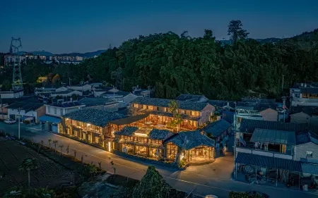 Yunnan Tengchong Beihai Granary Hot Spring Resort Hotel Отели рядом с достопримечательностью «Beihai Wetland»