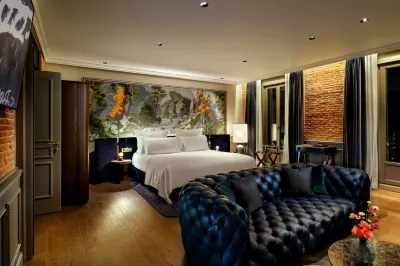 Casa Faraona Luxury Residences Hotel dekat El Retiro Park