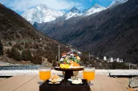 Yueshan Four Seasons Homestay