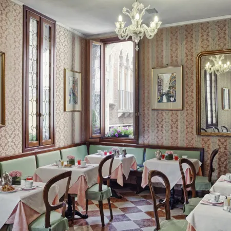 Antica Locanda Al Gambero Отели рядом с достопримечательностью «Сан-Марко»
