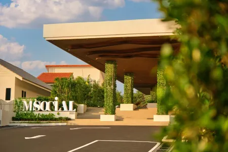 M Social Resort Penang Отели рядом с достопримечательностью «Иконик Хилл Вью Пойнт»