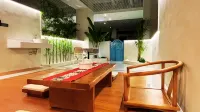Hongpin Mansion (Guangzhou Baiyun Railway Station Jiangnan Market Store)