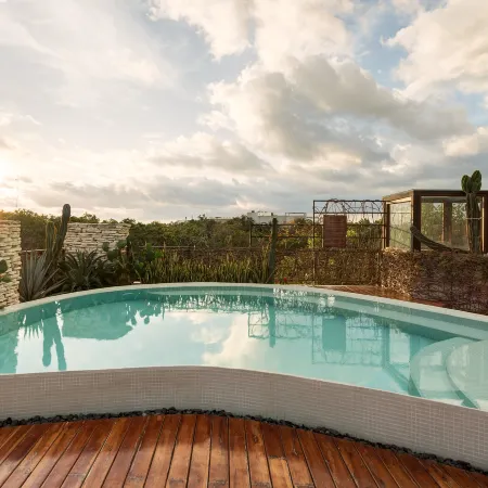6BR Luxury Penthouse: Rooftop Pool & Bathtub
