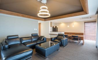 Condominium T-Room