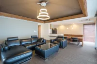 Condominium T-Room Các khách sạn gần Nirai Beach