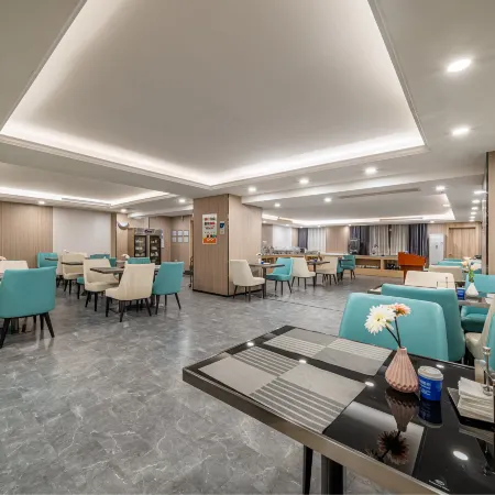 Yeste Hotel (Guigang Jingang Avenue High-speed Railway Station)