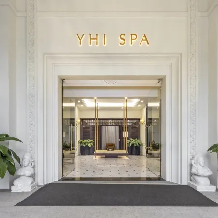Melia Vinpearl Cam Ranh Beach Resort