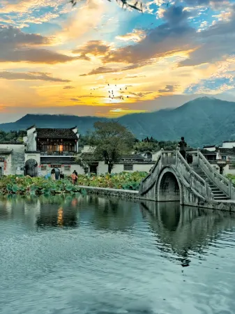 Hongcun Qiwu travel selection of Huizhou style landscape B & B