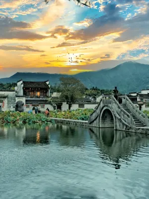 Hongcun Qiwu travel selection of Huizhou style landscape B & B