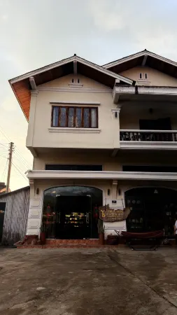 YouBang International Hotel Отели рядом с достопримечательностью «Wat Xieng Muan»