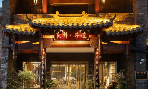 Liangyi Xunji Hotel