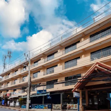 Kata Sun Beach Hotel Отели рядом с достопримечательностью «Пляж Ката-Ной»
