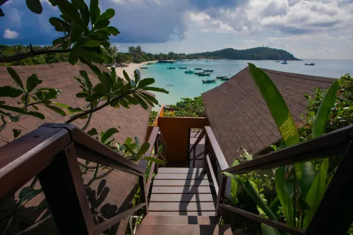 Chareena Hill Beach Resort Hôtels à : Koh Lipe