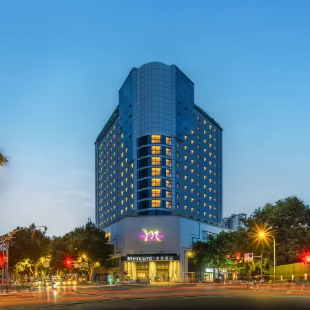 Mercure Chengdu Kuanzhai Alley West Отели рядом с достопримечательностью «Дворец Цинъян»