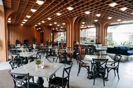 The Bountie Hotel & Convention Centre Отели в г. Cikole