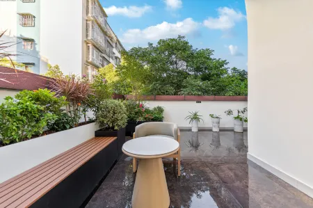 Feisu Hotel (Luzhou Jiangyang Wanhui Hub) Отели рядом с достопримечательностью «Zhangba Guiyuan Forest»