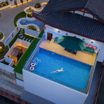 Zhangjiajie Yunqi·V Resort Hotel (Near National Forest Park East Gate Ticketing Hall)