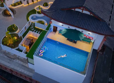 張家界沄棲·V度假酒店（國家森林公園標誌門售票站店） 鄰近乾坤柱的酒店