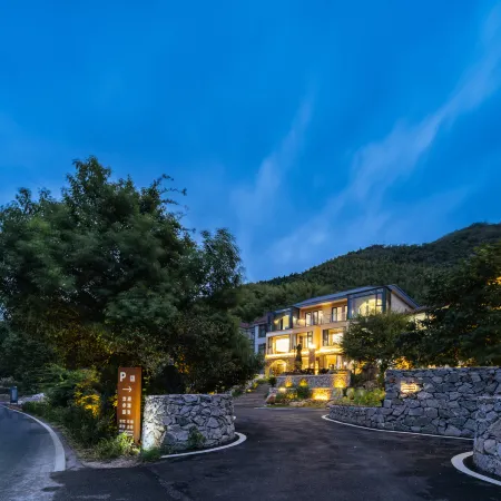 Jiuhuashan Yanqi Lake Bay Hotel
