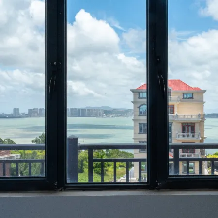 Meizhou Island HeMu (Mazu Ancestral Temple Branch) – 180° Ocean-View Homestay with Front-Row