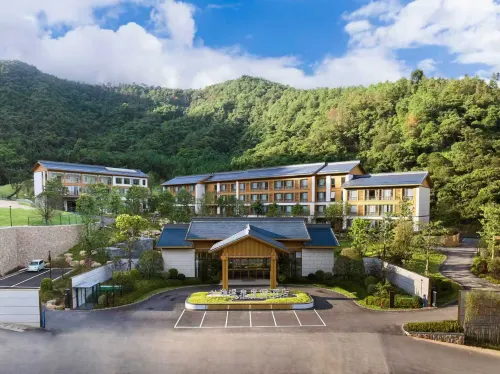 Hezhou Bamboo Hidden Hot Spring Resort