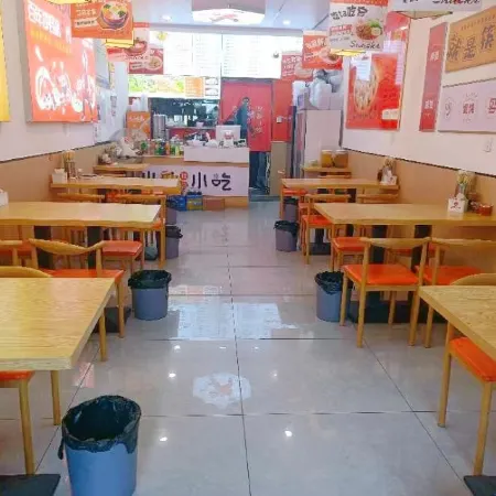 Yayue Hotel (Shihezi Xingfu Road Pedestrian Street)