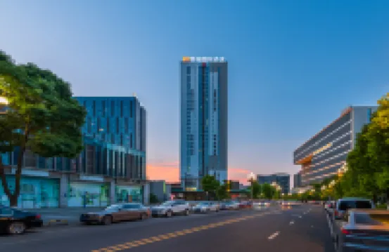 โรงแรมนานาชาติฟูลี่ โรงแรมใน