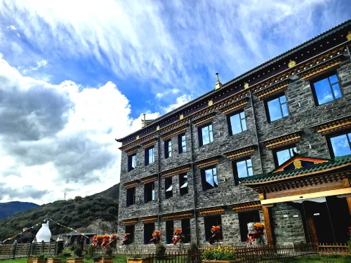 Floral Hotel·Muni Gou Tangla Pozhang Hotel