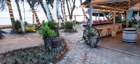 Nataya Round House Coral Bay Resort - С баром