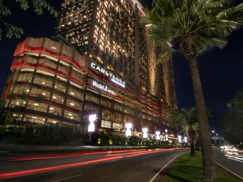 Model J Hotel BSD Carstensz Hotels in Pagedangan