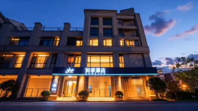 홈인 · neo (상하이 린강 신도시 디수이호 지하철역) 풍차만 주변 호텔