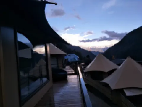 雨崩藏半山ZGlamping野奢帳篷