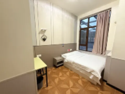 Huatingju Express Apartment (Liaoyang Baita Railway Station)