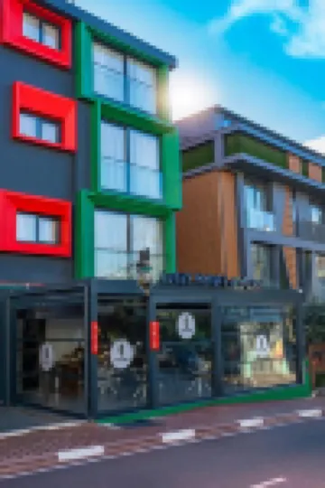 ลัคกี้ มังกี้ มิดิ โฮเทล