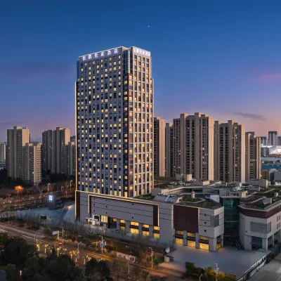 Earl Family Hotel (Chuzhou Wuyue Plaza Municipal Government) Hotels near Chuzhou Vocational and Technical College (Fengle Avenue)