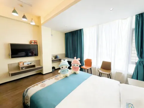 羅定湖畔居酒店