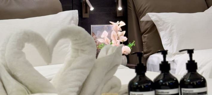 Venice Luxe Condo (Maximum 3 Adults+Kids) w/65"TV Hotels in Taguig