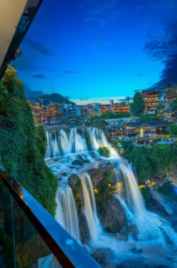 12C · Courtyard · Prime location right by the waterfall Hotel di 