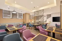 Jingbai Hotel (Fangchenggang High-speed Railway North Station Branch) - ที่มีที่จอดรถ