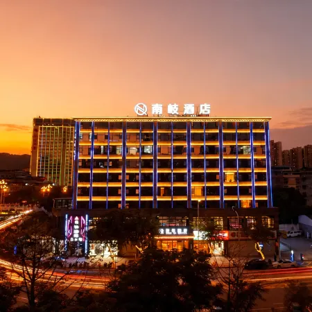 Nanqi Hotel (Baise Station Branch at Baise Uprising Memorial Hall)