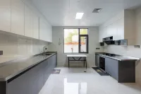 Zai Shui Yi Fang Anji