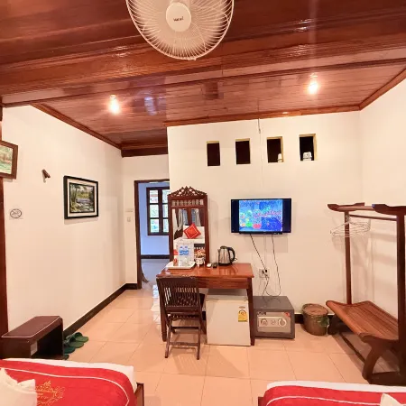 Luang Prabang - Villa Ouis Namkhan Riverside 2 Отели рядом с достопримечательностью «Ват Сиенг Тхонг»