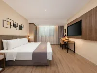Homeinn Plus Hotel (Hohhot Railway Station) Hotels near Huhehaote Railway Station