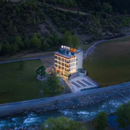 LuHe Luhe · Oxygen-Rich Mountain Lodge (Shuangqiao Valley Scenic Area)
